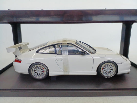 AUTOart 1/18 Porsche 911 Carrera Plain Body Version White