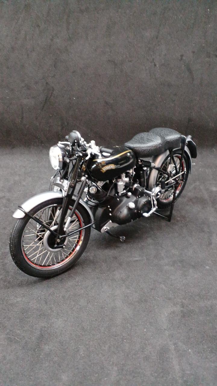Carica immagine in Galleria Viewer, MINICHAMPS 1/12 Vincent HDR Series C Black Shadow 1950 Motorcycle Model

