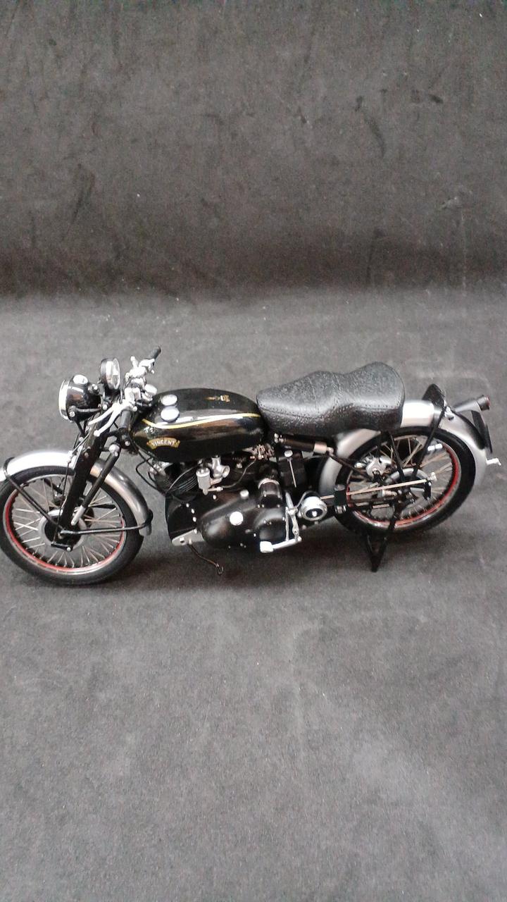 Carica immagine in Galleria Viewer, MINICHAMPS 1/12 Vincent HDR Series C Black Shadow 1950 Motorcycle Model
