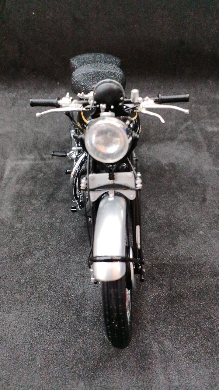 Carica immagine in Galleria Viewer, MINICHAMPS 1/12 Vincent HDR Series C Black Shadow 1950 Motorcycle Model
