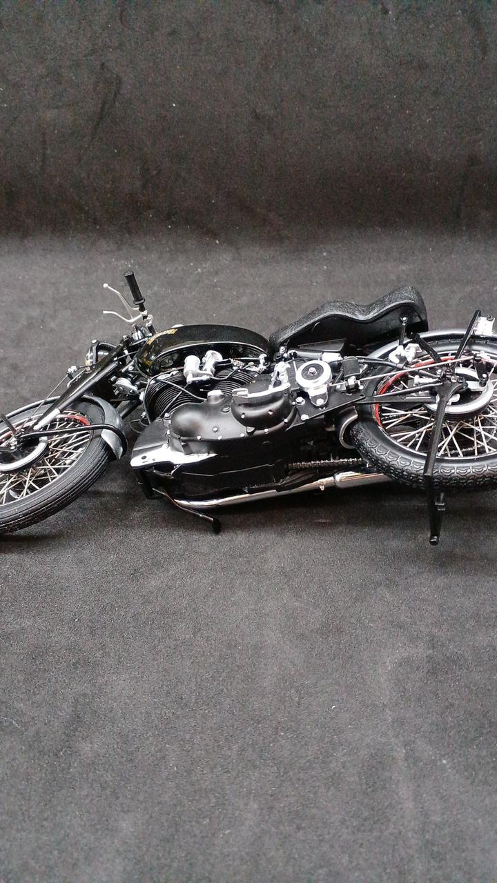 Carica immagine in Galleria Viewer, MINICHAMPS 1/12 Vincent HDR Series C Black Shadow 1950 Motorcycle Model
