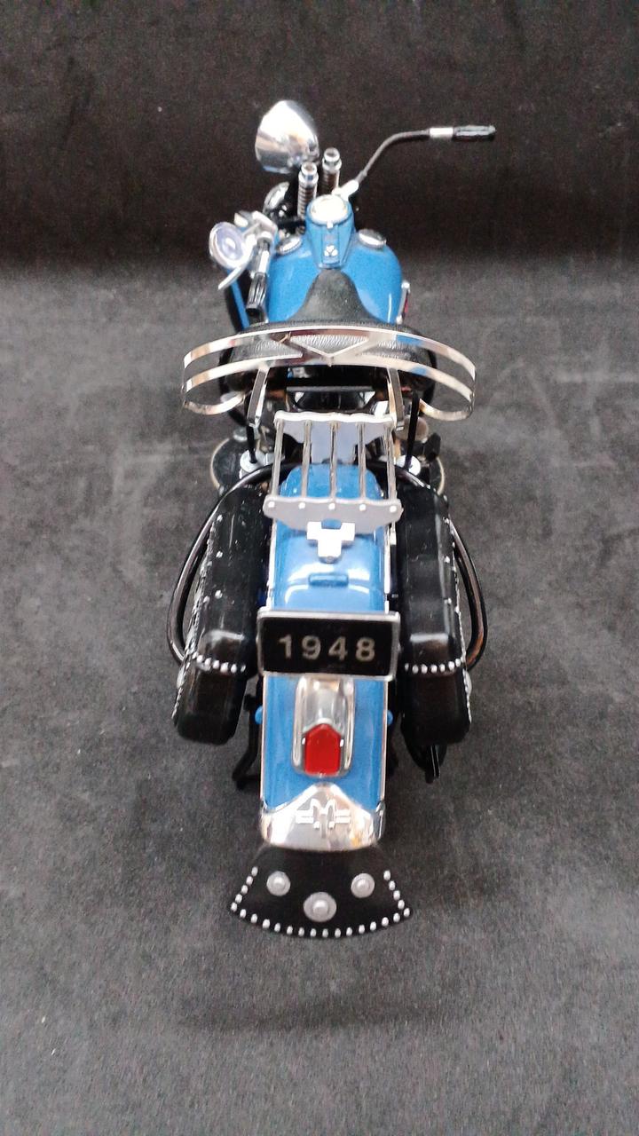 Carica immagine in Galleria Viewer, Franklin Mint Harley-Davidson 1948 Panhead Diecast Motorcycle Model
