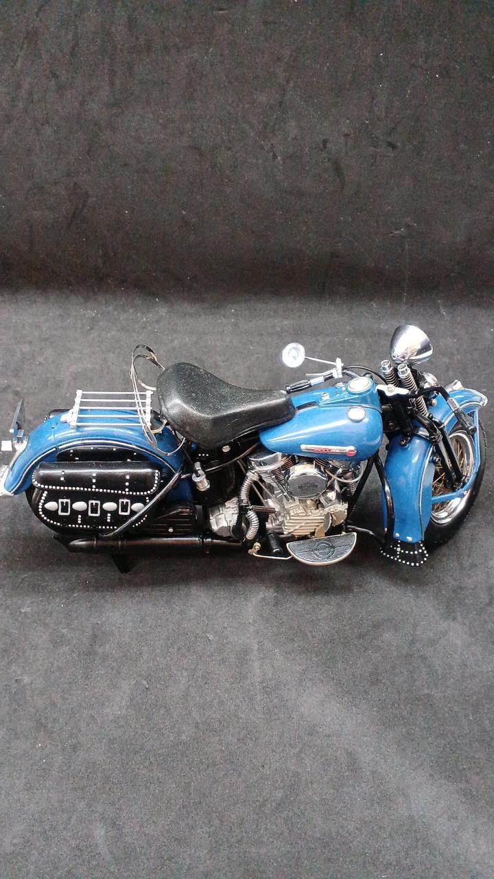 Carica immagine in Galleria Viewer, Franklin Mint Harley-Davidson 1948 Panhead Diecast Motorcycle Model
