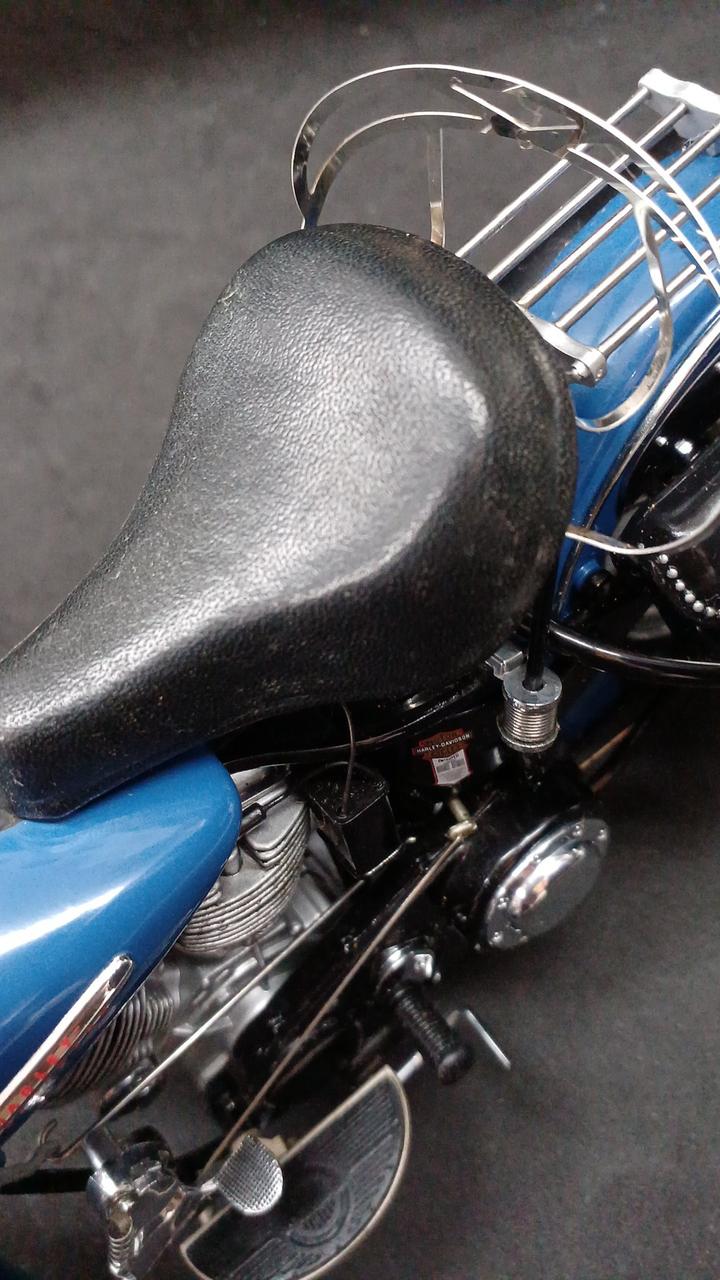 Carica immagine in Galleria Viewer, Franklin Mint Harley-Davidson 1948 Panhead Diecast Motorcycle Model
