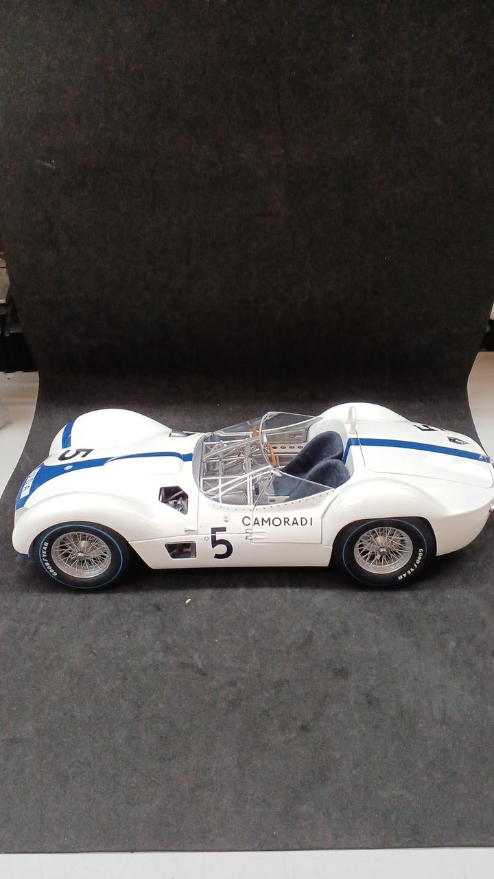 Carica immagine in Galleria Viewer, MINICHAMPS 1/12 Maserati Tipo 61 &quot;Birdcage&quot; Diecast Model
