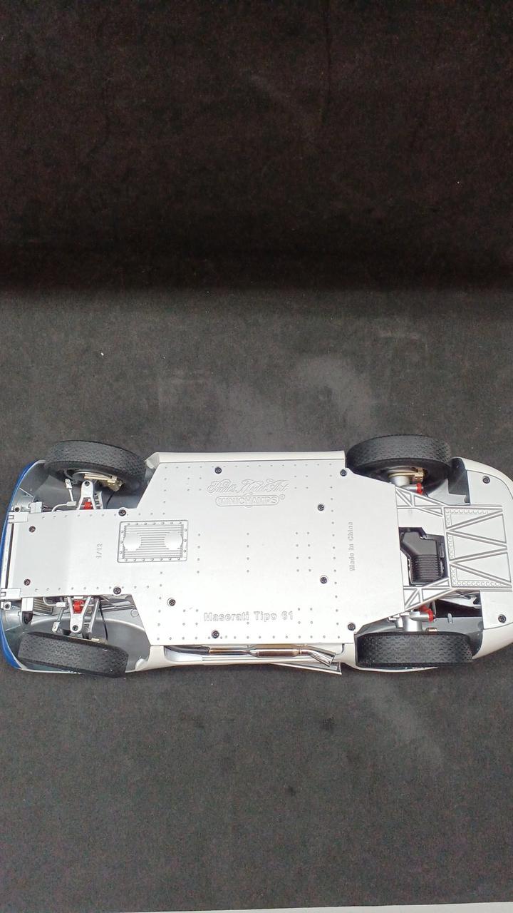 Carica immagine in Galleria Viewer, MINICHAMPS 1/12 Maserati Tipo 61 &quot;Birdcage&quot; Diecast Model

