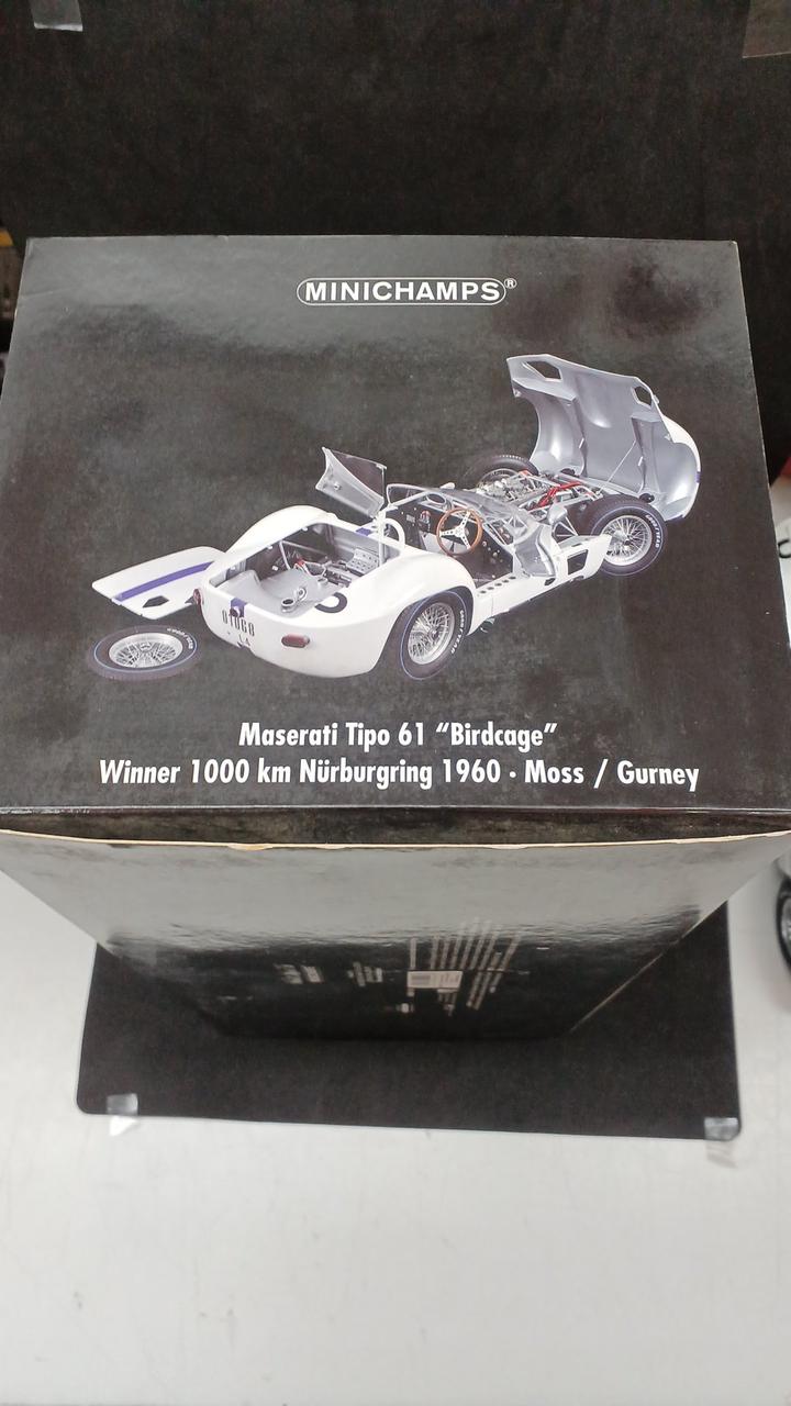 Carica immagine in Galleria Viewer, MINICHAMPS 1/12 Maserati Tipo 61 &quot;Birdcage&quot; Diecast Model

