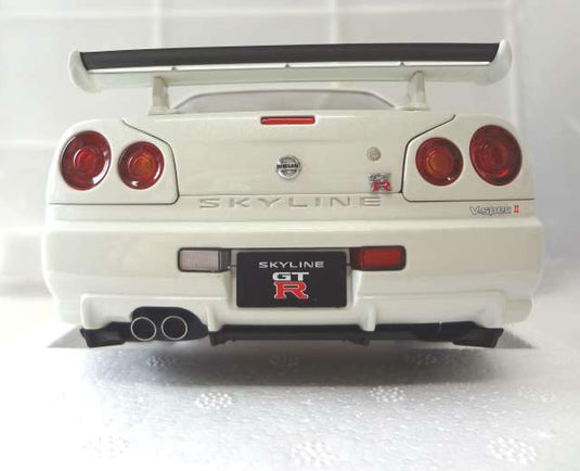 AUTOart 1/18 Nissan Skyline GT-R R34 V-spec II (White Pearl) Scale Car– Used