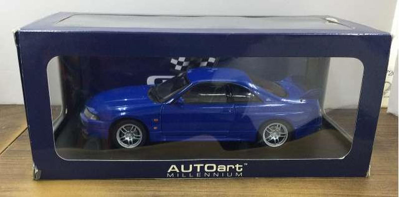 Load image into Gallery viewer, AUTOART Skyline GT-R V-SPEC LM (R33) 1/18 Scale Car– Used
