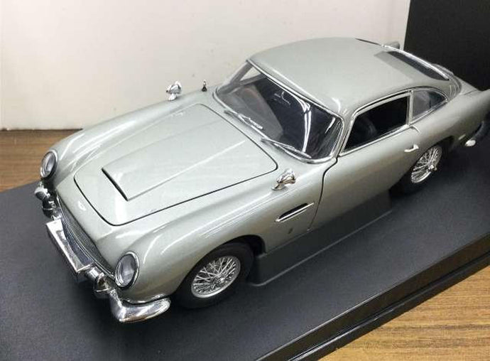 AUTOart 007 Aston Martin DB5 1/18 Scale Model Car– Used