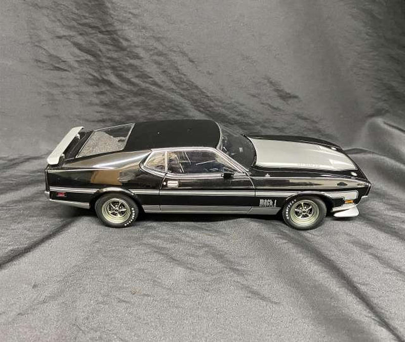 Load image into Gallery viewer, AUTOART FORD MUSTANG MACH 1 1/18 Scale Model Car– Used
