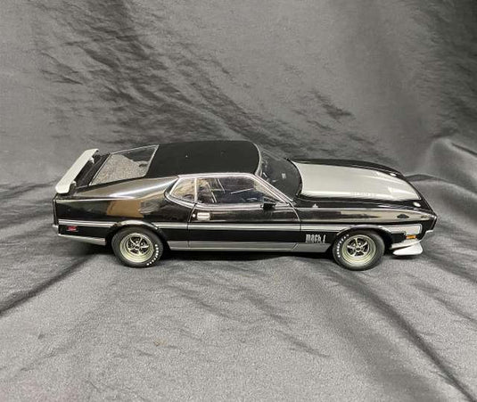 AUTOART FORD MUSTANG MACH 1 1/18 Scale Model Car– Used