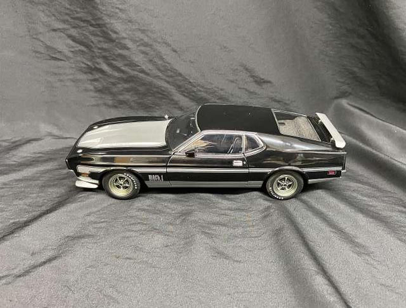Load image into Gallery viewer, AUTOART FORD MUSTANG MACH 1 1/18 Scale Model Car– Used
