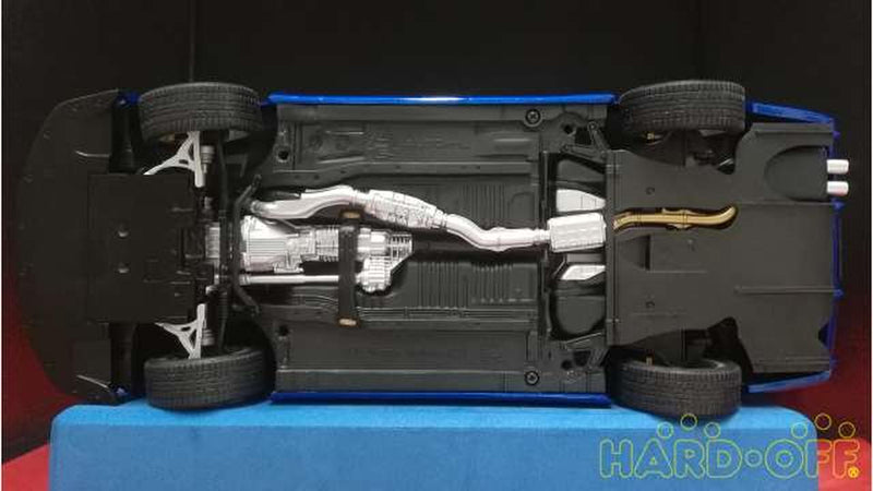 Cargue la imagen en el visor de la galería, AUTOart 77335 Nissan Skyline GT-R (R34) V-SPEC II 1/18 Scale Car– Used
