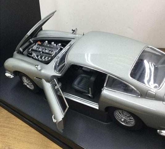 AUTOart 007 Aston Martin DB5 1/18 Scale Model Car– Used