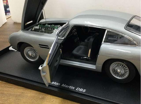 AUTOart Aston Martin DB5 1/18 Scale Model Car– Used