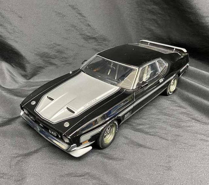 AUTOART FORD MUSTANG MACH 1 1/18 Scale Model Car– Used