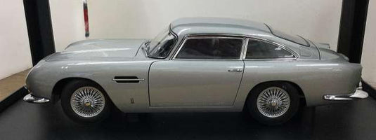 AUTOart Aston Martin DB5 1/18 Scale Model Car– Used