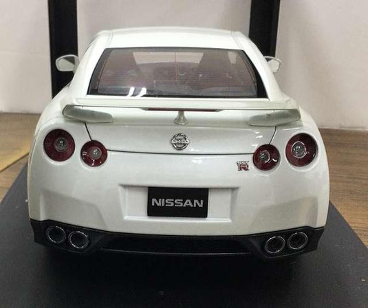AUTOART NISSAN GT-R (R35) White 1/18 Scale Car– Used