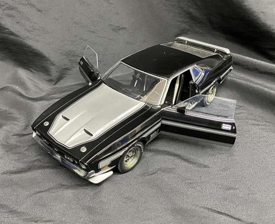 AUTOART FORD MUSTANG MACH 1 1/18 Scale Model Car– Used