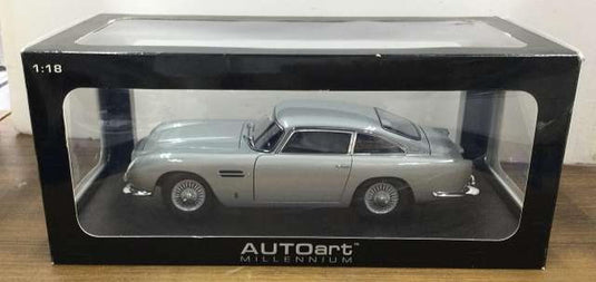AUTOart Aston Martin DB5 1/18 Scale Model Car– Used