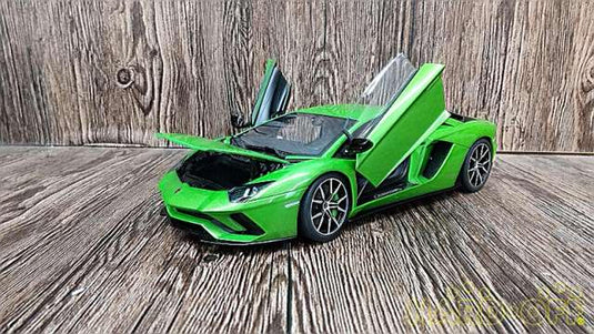 AUTOART LAMBORGHINI AVENTADOR S 1/18 Scale Model Car– Used