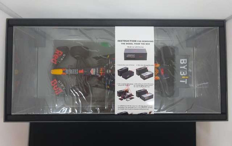 Load image into Gallery viewer, SPARK 2022 F1 Dutch GP Red Bull RB18 NO.1 Oracle 1/18 Scale Model Car– Used

