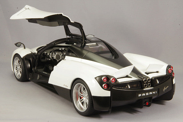 Laden Sie das Bild in Galerie -Viewer, AUTOart 1/12 Pagani Huayra White
