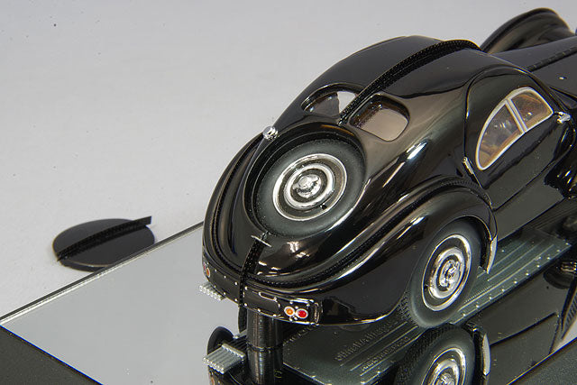 Laden Sie das Bild in Galerie -Viewer, AUTOart 1/43 Bugatti Type 57SC Atlantic 1938 Black / Disc Wheels
