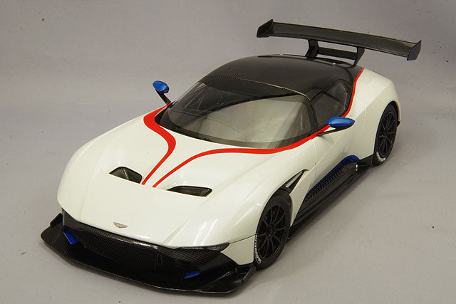 AUTOart 1/18 Aston Martin Vulcan Metallic White / Blue & Red Stripe