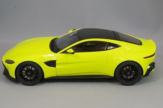 AUTOart 1/18 Aston Martin Vantage 2019 Metallic Lime Green / Carbon Black Roof