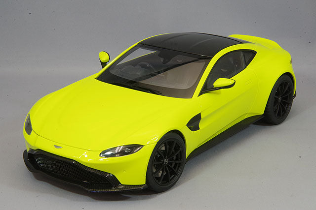 AUTOart 1/18 Aston Martin Vantage 2019 Metallic Lime Green / Carbon Black Roof