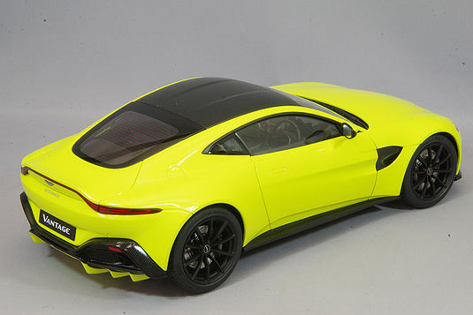 AUTOart 1/18 Aston Martin Vantage 2019 Metallic Lime Green / Carbon Black Roof