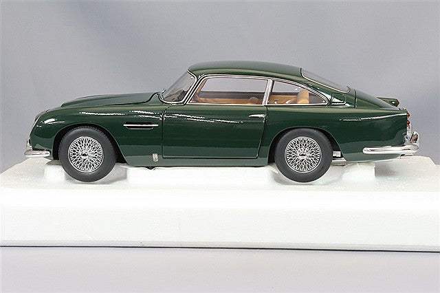 Laden Sie das Bild in Galerie -Viewer, AUTOart 1/18 Aston Martin DB5 Dark Green
