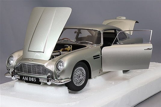 AUTOart 1/18 Aston Martin DB5 Silver Metallic