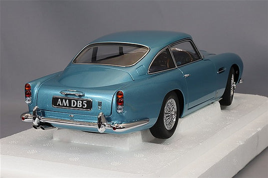 AUTOart 1/18 Aston Martin DB5 Light Blue Pearl