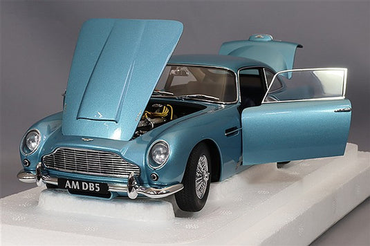 AUTOart 1/18 Aston Martin DB5 Light Blue Pearl
