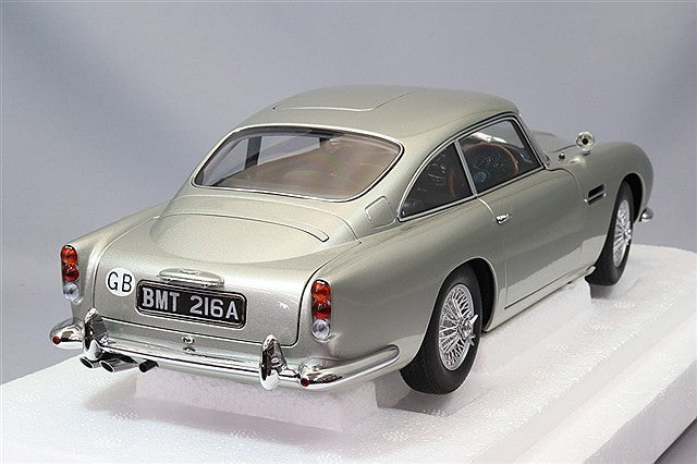 Carica immagine in Galleria Viewer, AUTOart 1/18 Aston Martin DB5 &quot;007 Goldfinger&quot; Bond Car
