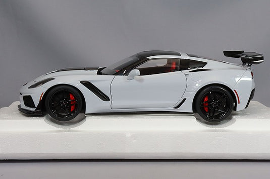 AUTOart 1/18 Chevrolet Corvette (C7) ZR1 Gray Metallic