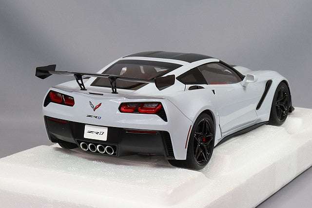 Carica immagine in Galleria Viewer, AUTOart 1/18 Chevrolet Corvette (C7) ZR1 Gray Metallic
