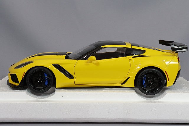 Carica immagine in Galleria Viewer, AUTOart 1/18 Chevrolet Corvette (C7) ZR1 Yellow
