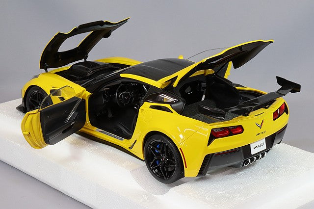 Carica immagine in Galleria Viewer, AUTOart 1/18 Chevrolet Corvette (C7) ZR1 Yellow
