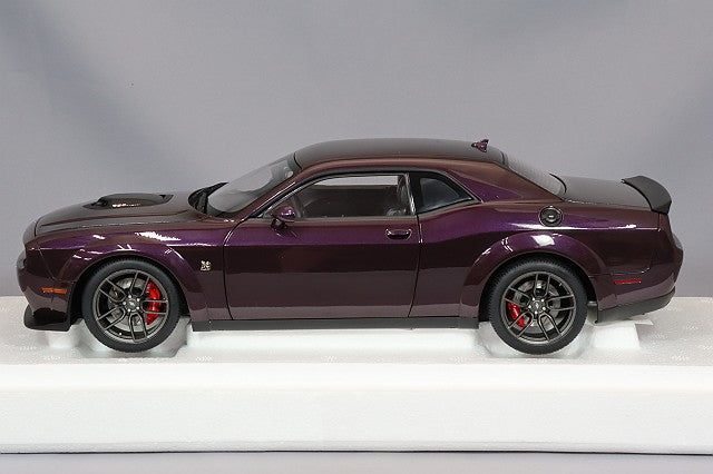 Carica immagine in Galleria Viewer, AUTOart 1/18 Dodge Challenger R/T Scat Pack Widebody 2022 Hellraisin (Metallic Purple)
