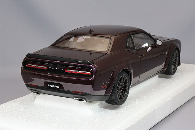 Carica immagine in Galleria Viewer, AUTOart 1/18 Dodge Challenger R/T Scat Pack Widebody 2022 Hellraisin (Metallic Purple)
