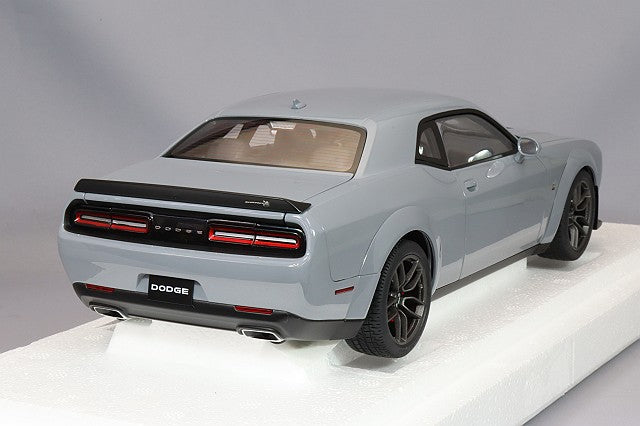Carica immagine in Galleria Viewer, AUTOart 1/18 Dodge Challenger R/T Scat Pack Widebody 2022 Smoke Show (Gray)
