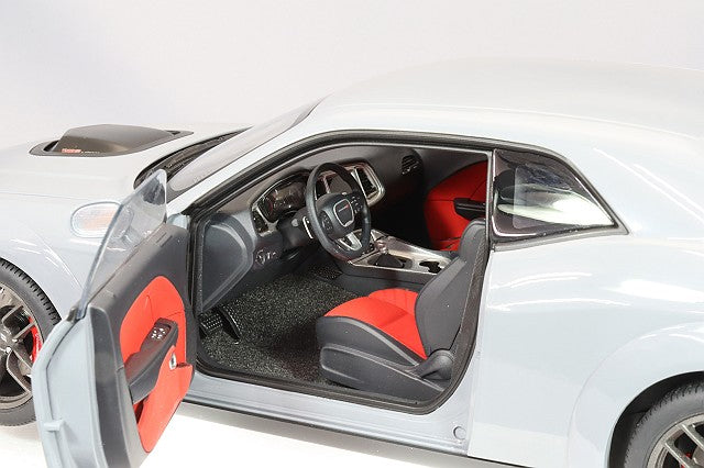 Carica immagine in Galleria Viewer, AUTOart 1/18 Dodge Challenger R/T Scat Pack Widebody 2022 Smoke Show (Gray)
