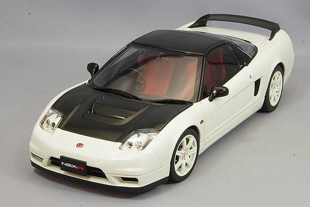 AUTOart 1/18 Honda NSX-R (NA2) Championship White / Black Carbon