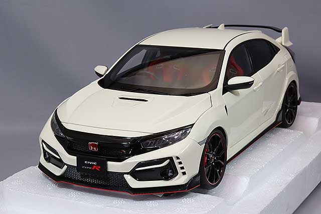 AUTOart 1/18 Honda Civic Type R (FK8) 2021 Championship White