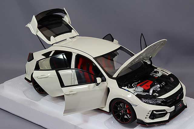 Carica immagine in Galleria Viewer, AUTOart 1/18 Honda Civic Type R (FK8) 2021 Championship White
