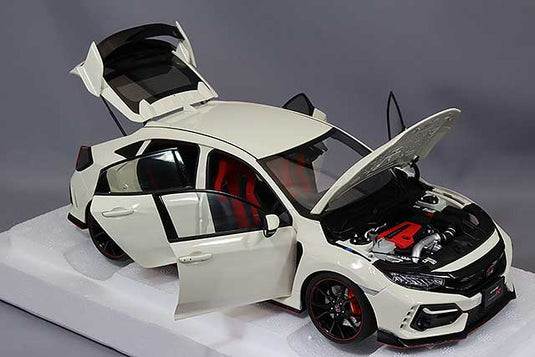 AUTOart 1/18 Honda Civic Type R (FK8) 2021 Championship White